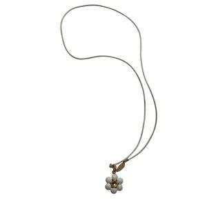 Emma Pills Daisy Flower Pendant Necklace in White/Gold